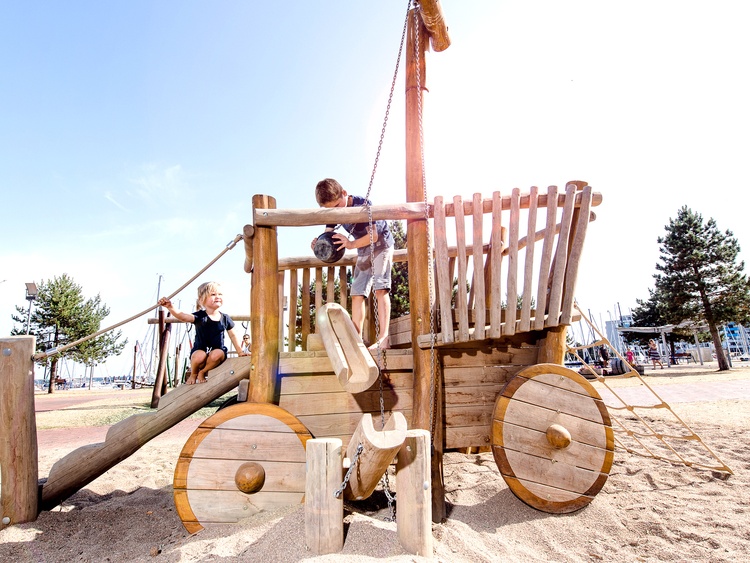 Kinderspielplatz im Wikingerstil