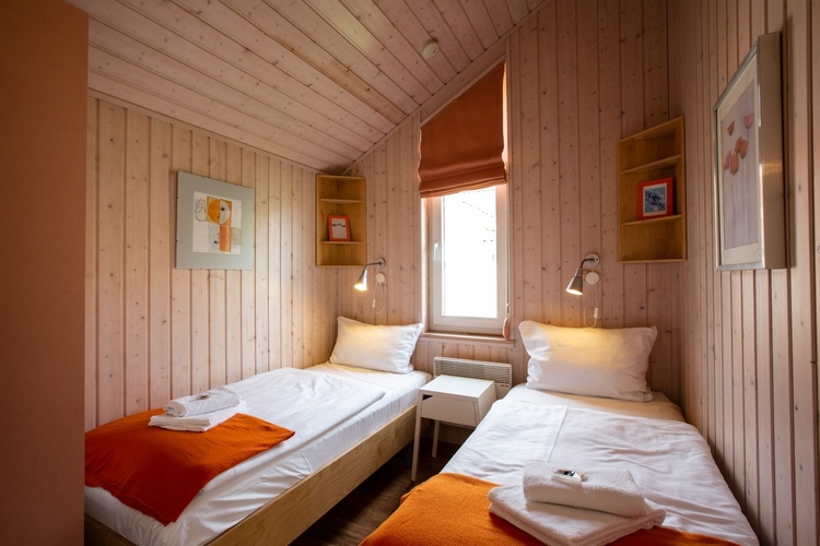 2 Schlafzimmer mit 2 Einzelbetten