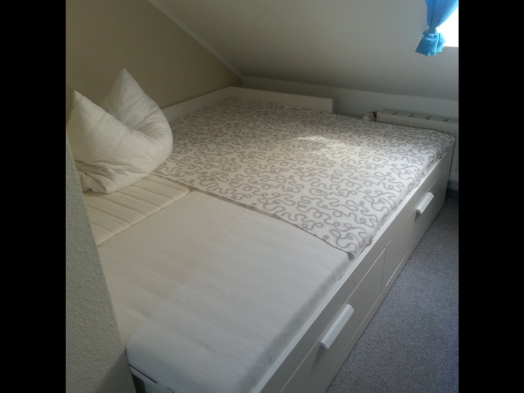 Dachspitz Bett 180x200 (ausgezogen)