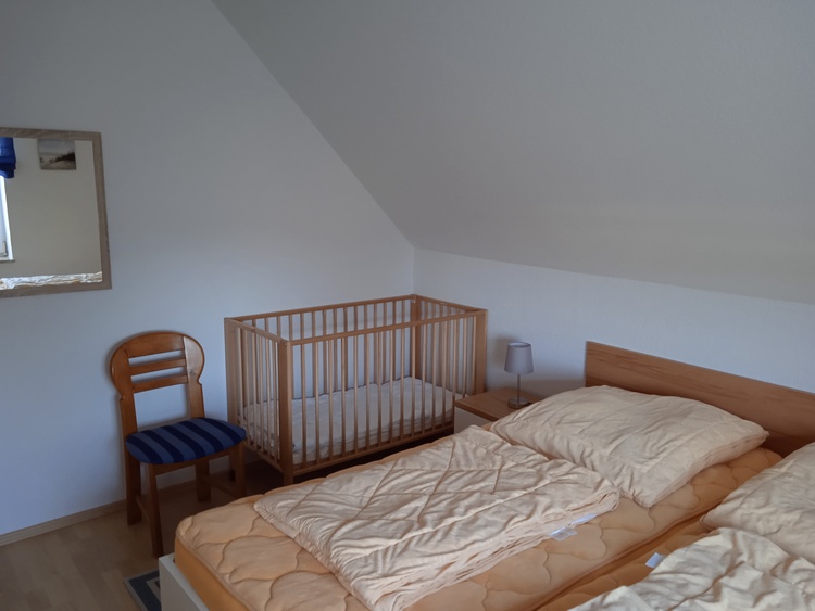 Schlafzimmer 1 mit Doppelbett im 1.Stock