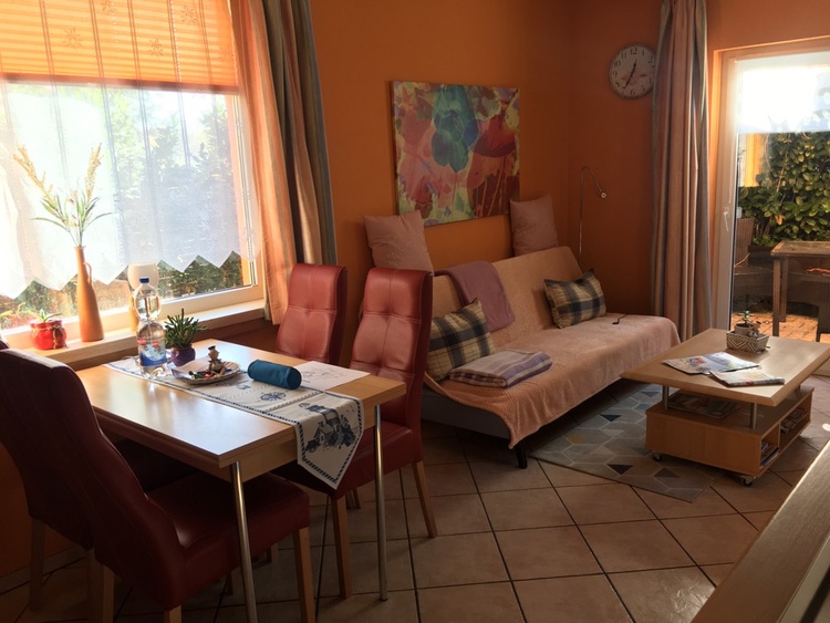 Wohnbereich mit TV /Eßtisch