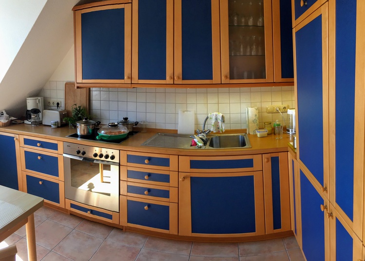 Küche mit Geschirrspüler