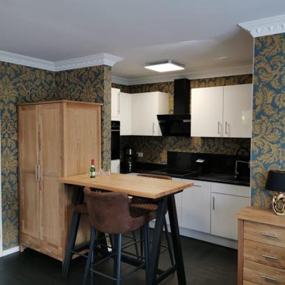 Gut ausgestattete Küchenzeile