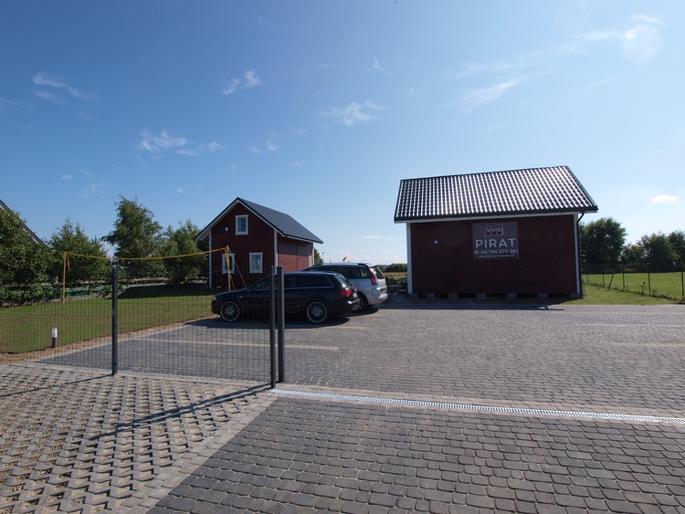 Parkplatz & Spielfeld