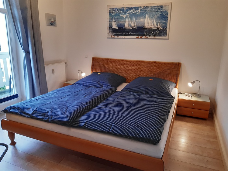 Schlafzimmer mit Balkon