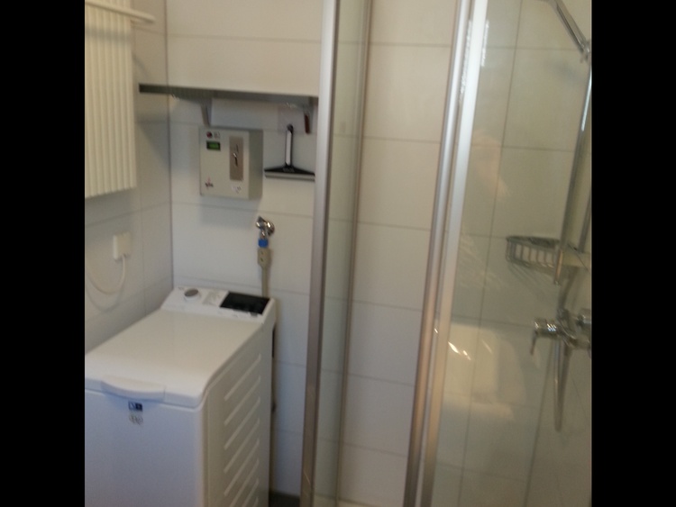 Duschbad mit Münz-Waschmaschine