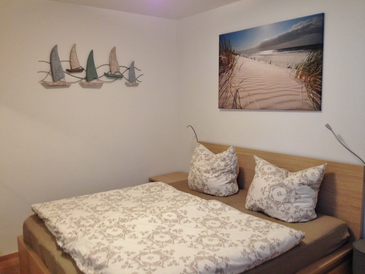 Schlafzimmer mit Doppelbett