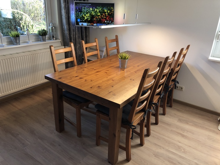 großer Esstisch für 6 Personen