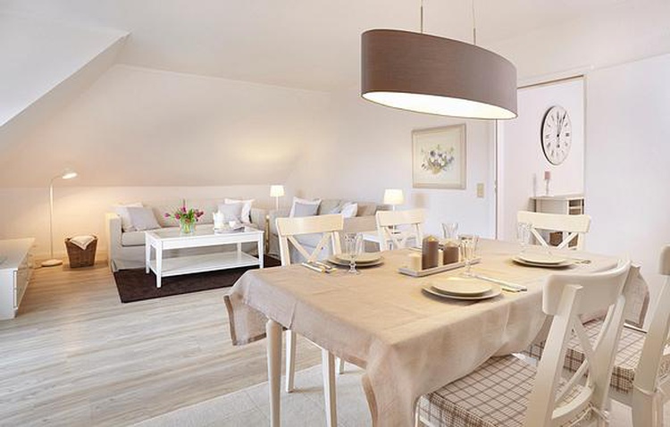 Wohnzimmer mit Essbereich