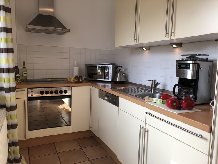 Gemütliche Einbauküche im EG (neu 2026-Foto folgt)