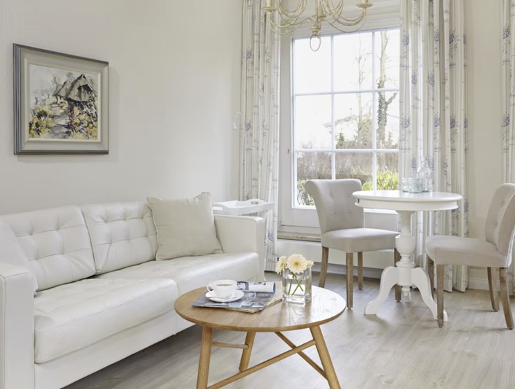 Wohn-Schlafraum, Sitzbereich Kl. Atelier