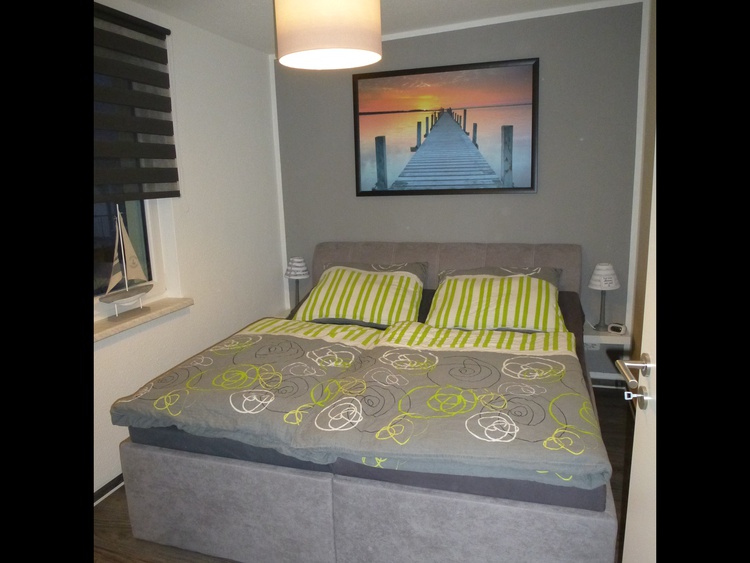 Schlafzimmer, Bettwäsche ist nicht im Preis inbegriffen