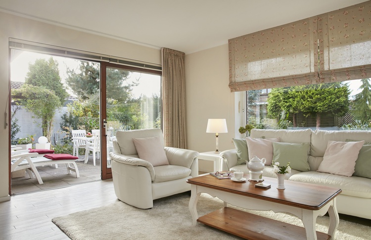 Wohnzimmer mit Terrasse