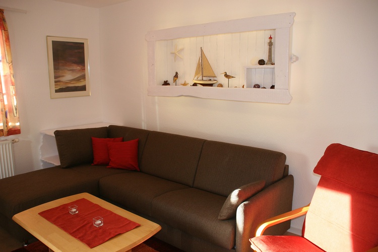 Am Tage mit großer Couch für die ganze Familie