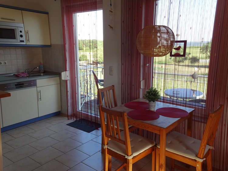 Küchenzeile und Essplatz