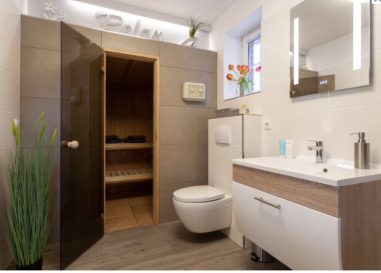 Modernes Badezimmer, www.Ostsee-Ferienhaus-Schoenhagen.de