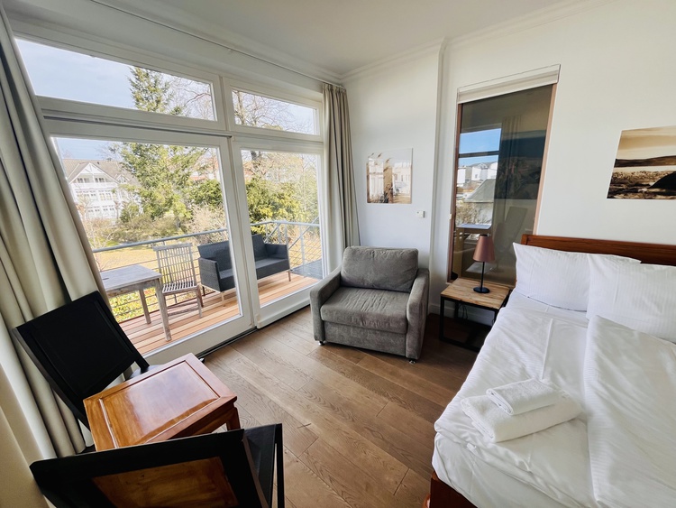 Schlafzimmer mit Blick ins Grüne