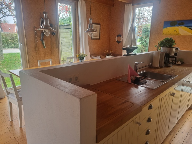 Küche mit umfangreicher Ausstattung