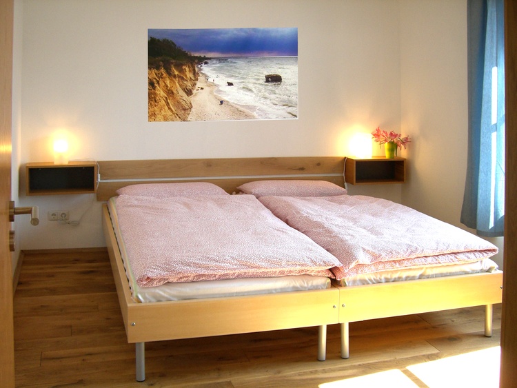 Schlafzimmer 1