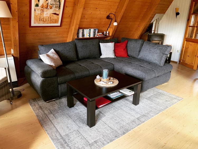 Wohnzimmer mit Schlafsofa