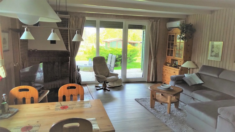Wohn- Esszimmer mit Kamin