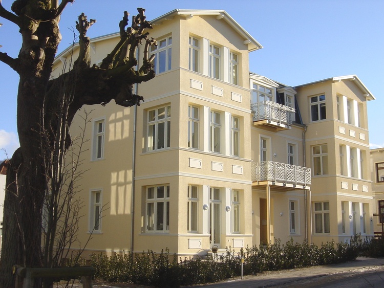 Seitenansicht der Villa