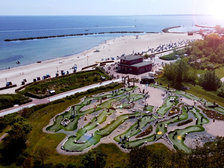 Luftansicht Aktionsstrand und Minifolf-Anlage