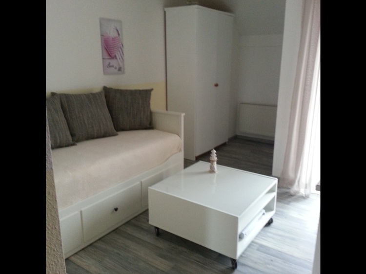 Neben-Schlaf/Wohnraum Bett, ausziehbar 180x200cm