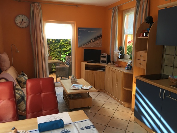 Wohnbereich TV /Eßtisch