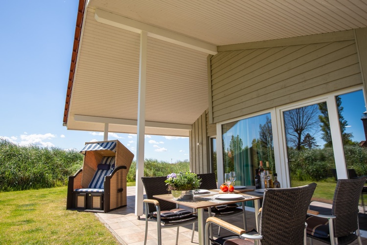 Genießen Sie die Sonne im hauseigenen Strandkorb