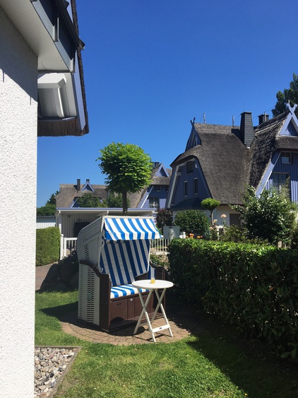 Strandkorb vorm Haus