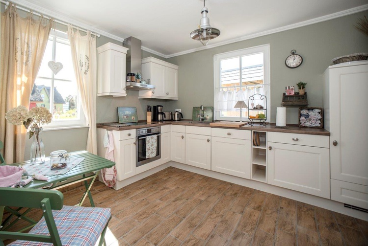 separate verschließbare große Landhausküche