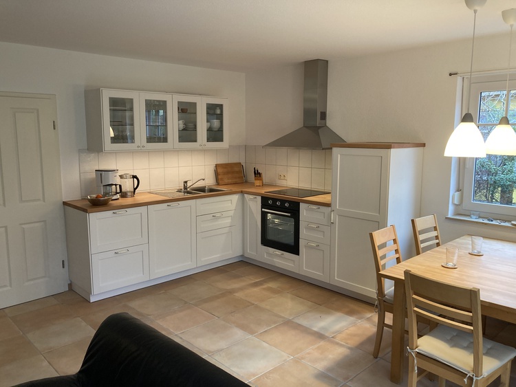 Einbauküche mit Essecke