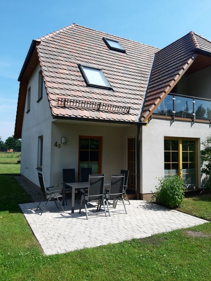 Sonnige Terrasse vom Frühstück bis zum frühen Nachmittag