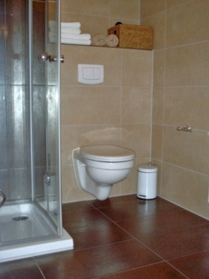 Bad mit flacher Dusche