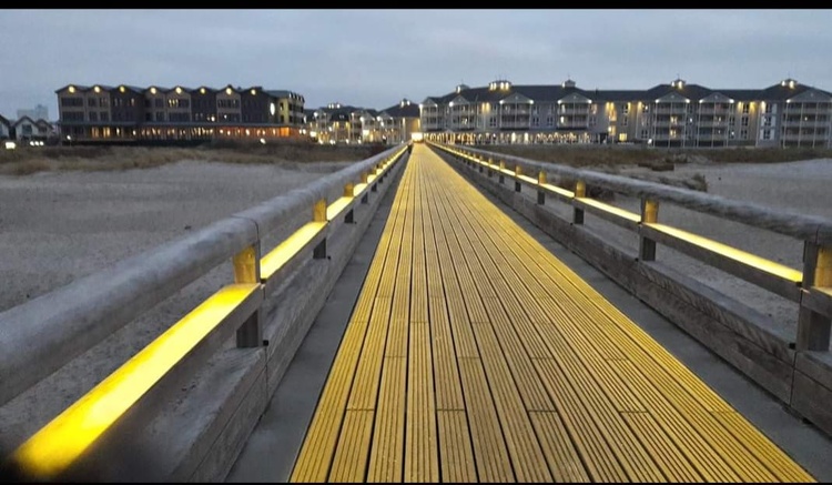 Seebrücke bei Nacht