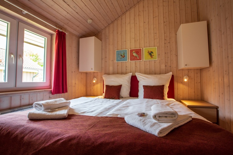 Schlafzimmer mit Boxspring-Doppelbett Schlafzimmer mit Boxspring-Doppelbett