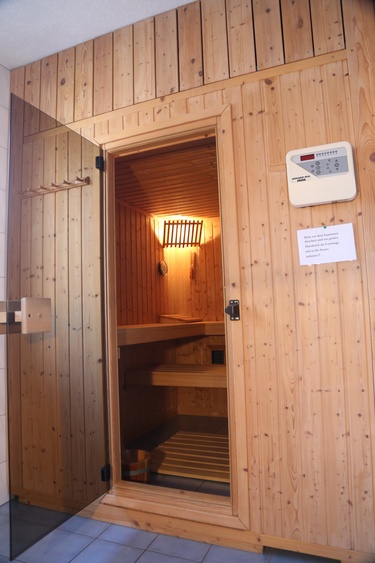 Bad mit integrierter Sauna