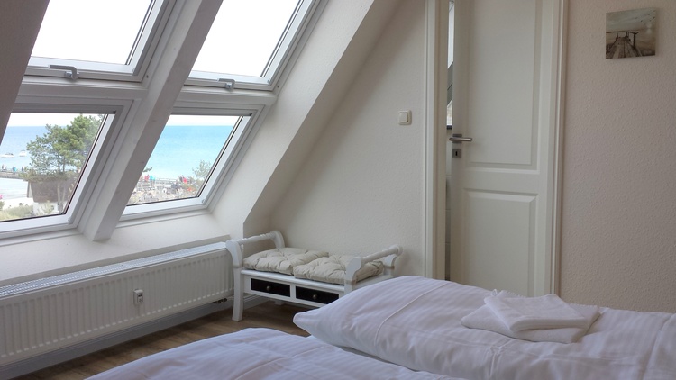 Schlafzimmer 3 mit eigenem Duschbad Schlafzimmer 3 mit eigenem Duschbad