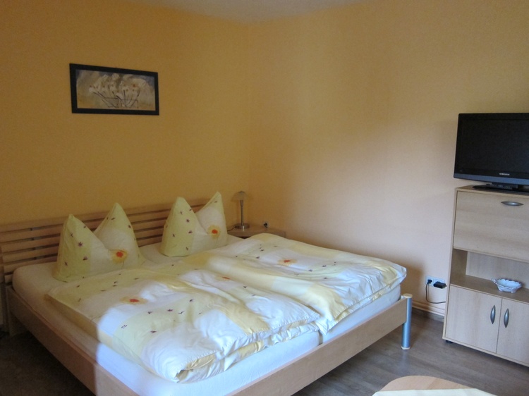 Wohn- und Schlafzimmer Wohn- und Schlafzimmer