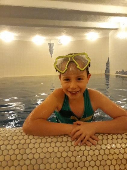 das hauseigene Schwimmbad begeistert Groß und Klein das hauseigene Schwimmbad begeistert Groß und Klein