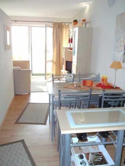 Blick vom Esszimmer zum Balkon Blick vom Esszimmer zum Balkon