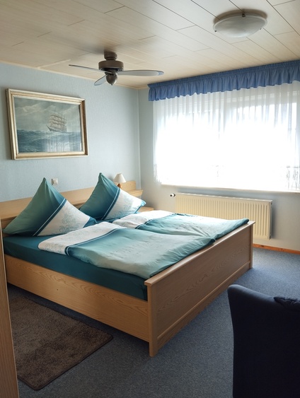 Schlafzimmer 1