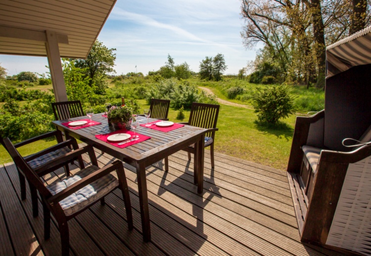 Sonnen-Terrasse mit eigenem Strandkorb - Typ B Sonnen-Terrasse mit eigenem Strandkorb - Typ B