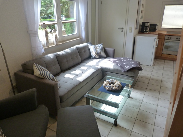 WZ Couch mit Récamiere, Ohrensessel, Hocker, Leselampe