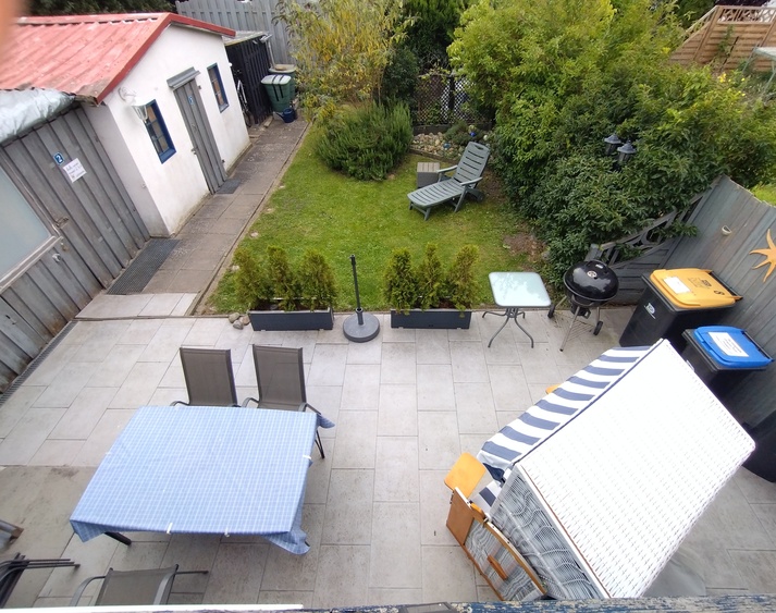 Eingezäunter Garten m. Terrasse Eingezäunter Garten m. Terrasse