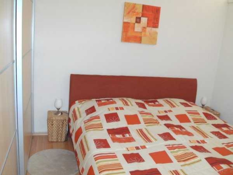 Doppelbett 1,80 * 2,00 m Doppelbett 1,80 * 2,00 m