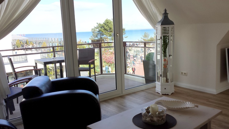 Blick von der Sofaecke zur Seebrücke Blick von der Sofaecke zur Seebrücke