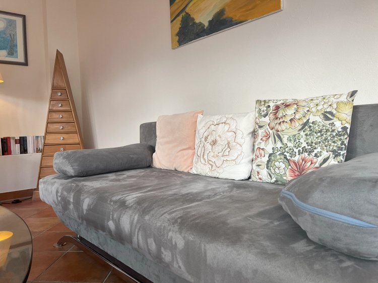 Gemütliche Schlafcouch für zwei Personen