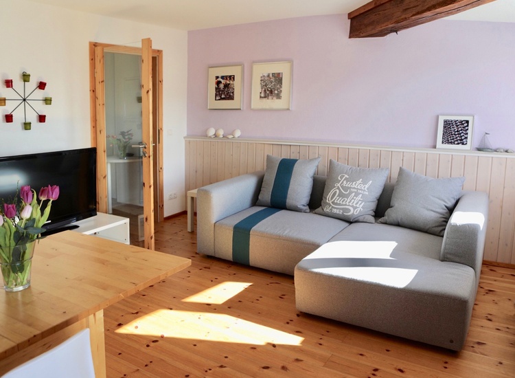 Sitzecke mit TV